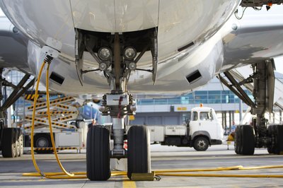 The aerospace product and parts manufacturing industry paid the highest average salaries.