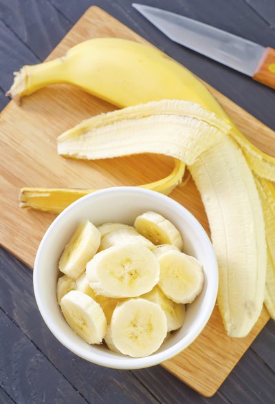 Sliced banana in bowl