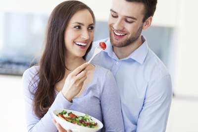 diabetic couple eating salad