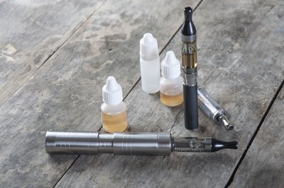 Electronic cigarette kit