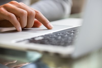 Draft an employee communication about how the points and rewards work.