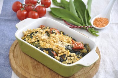 Small Pyrex casserole dish.