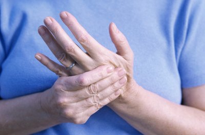 Heel of hand pain can stem from a bruise, strain, tendinitis, arthritis or De Quervain's tenosynovitis syndrome.