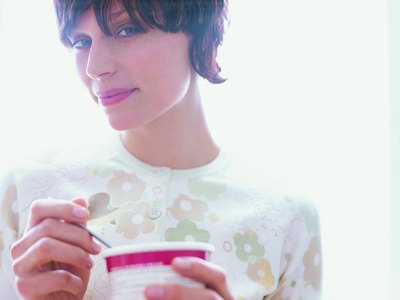 Severe chills after eating may indicate a medical condition.