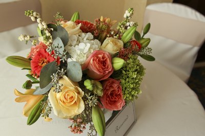 Seeded eucalyptus pairs well with muted greens, quiet creams and silver-toned containers.