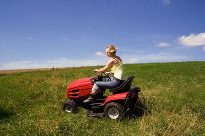 The H2113GDA has a five-gear transmission and can reach speeds of 4.5 miles per hour