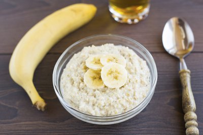 Oatmeal with sliced banana
