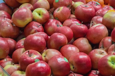 Fresh apples for sale at a market