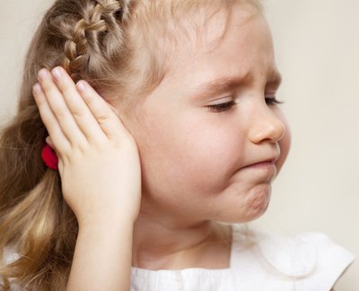 Ear infections that cause temple pain may be related to both bacteria and viruses.
