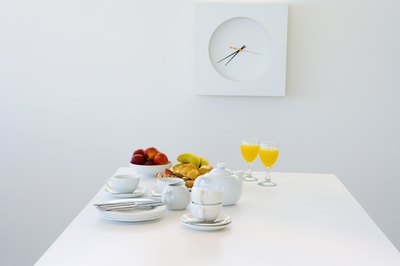 One important key for maintaining proper nutritional health while working graveyard shifts is to establish regular mealtimes.