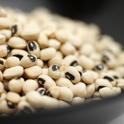 Beans are a good vegetable option for raises levels of zince in the diet.