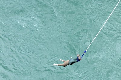 Thrill tourism is bungee jumping.