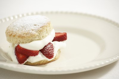 scone with cream filling