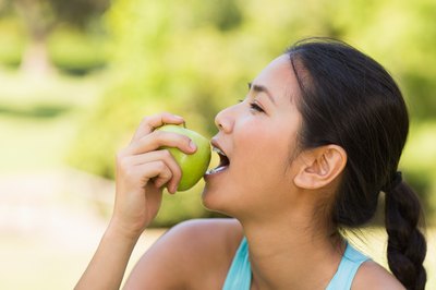 A female athlete eating an apple