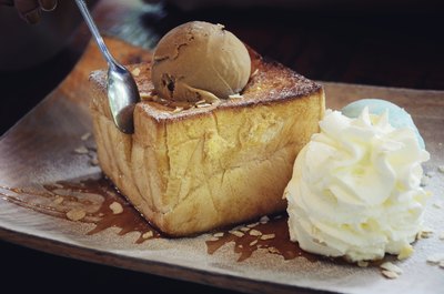 Toast with honey and ice cream