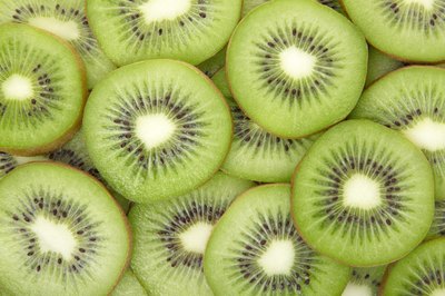 Male kiwi plants have a reproductive organ that includes a stalk, anther and pollen sacs.