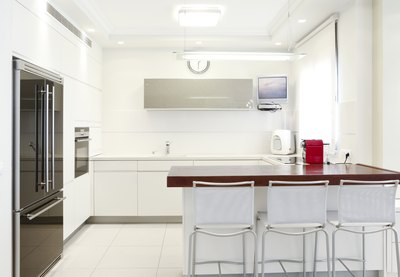 White eat-in kitchen