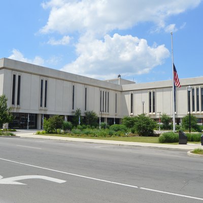 Restaurants In Muncie Usa Today County Courthouse Located In The Block Surrounded By High Main State Road 32 Walnut And Washington Streets Muncie Indiana United States
