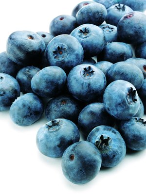 Jupiterimages/liquidlibrary/Getty Images Re-create the taste of blueberry cobbler with blueberry dog treats.