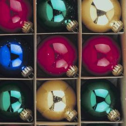how to decorate plain round christmas tree ornaments how to decorate plain round christmas tree ornaments