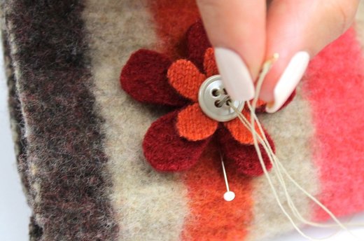 Sew Flowers On Gloves