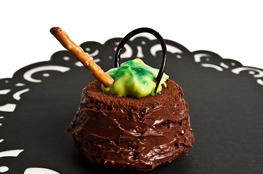 Make Your Own Cauldron Cupcakes