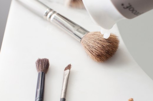 Conditioning Synthetic Brushes