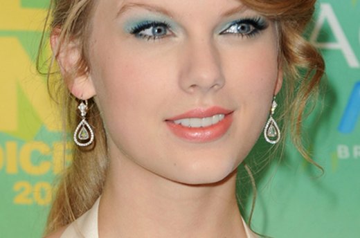For Porcelain Skin: Turquoise