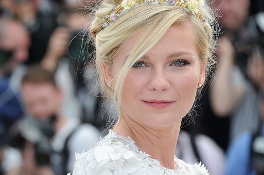 Blooming Beauties: Celebs with Flower Accessories