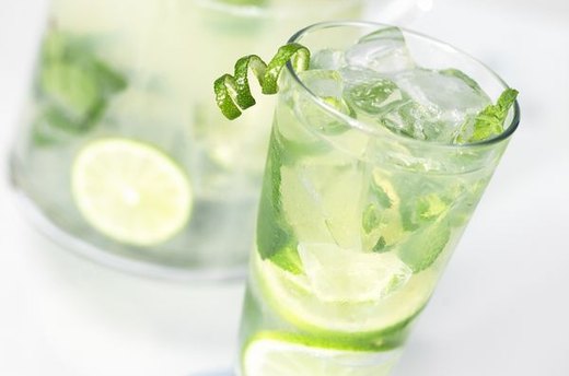 10 Must-Mix Classic Cocktails