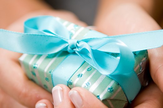 Gift Guide: Stylish Picks for Mom