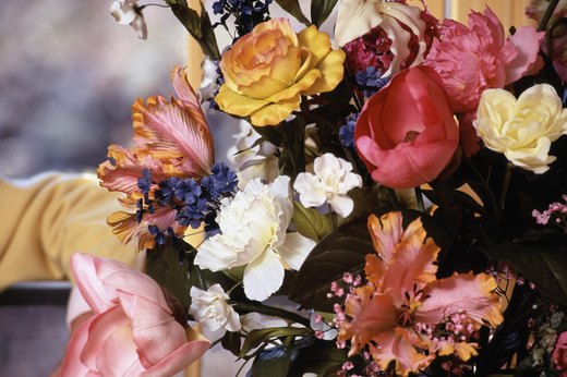 This Bud's For You: 8 Valentine's Day Flowers & What They Mean