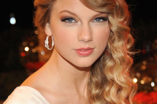 Go for Old-School Glamour