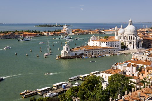 25 Amazing Places Everyone Should Visit