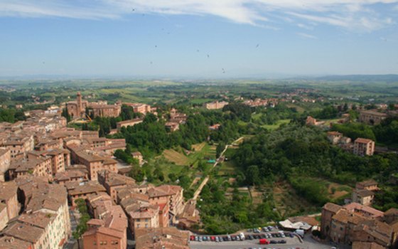 Cycle between Tuscany's historic towns.