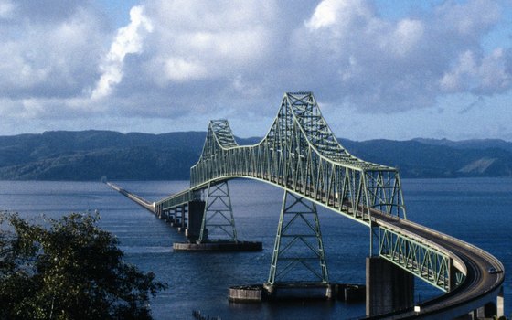 The bridge at Bigg's Junction allows travelers to choose which side of the Columbia to drive along Washington or Oregon.