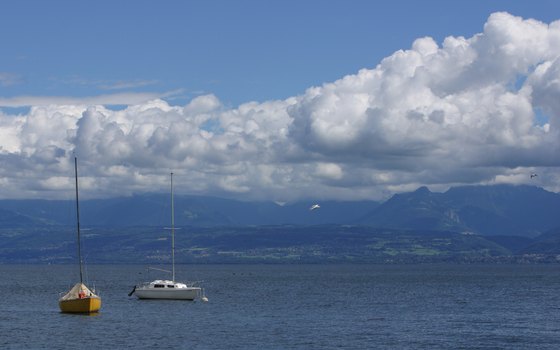 Afforable city center accommodations in Geneva let you enjoy an enchanting lakefront stroll.