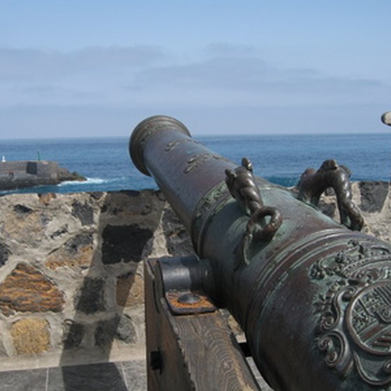 Canon at the Puerta da la Cruz fort