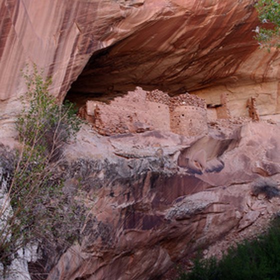 The area offers guests the opportunity to explore reproduced Indian dwellings at the Manitou Cliff Dwellings.