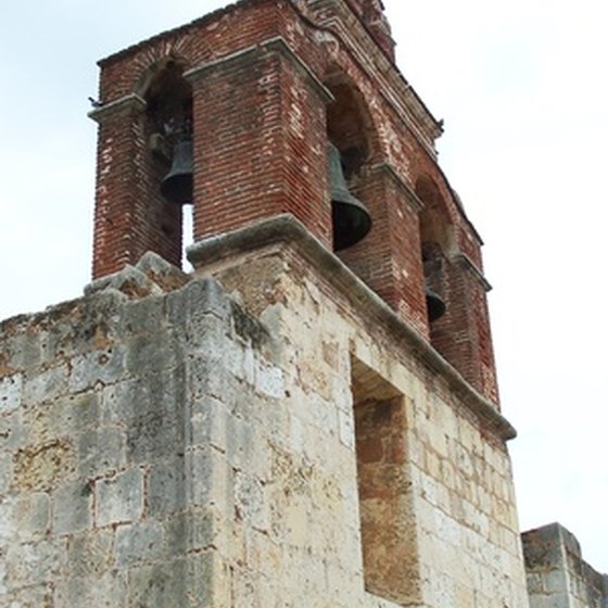 In Santo Domingo, tourists can see a selection of historic churches and cathedrals.