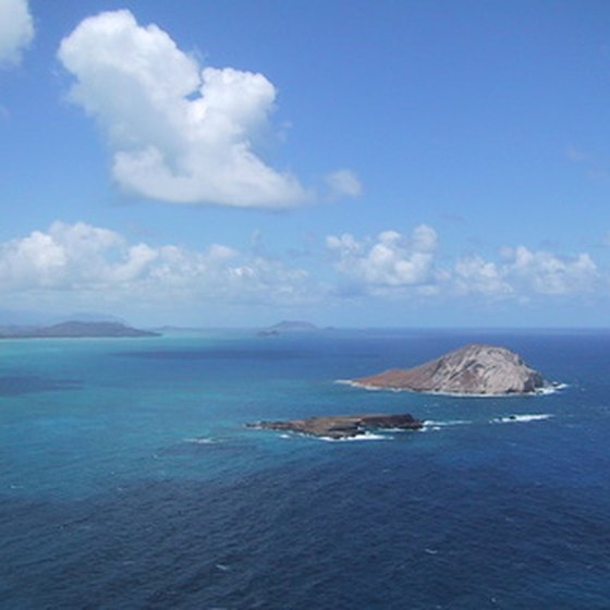 Even the busy island of Oahu offers stunning views of offshore islands and the Pacific ocean.