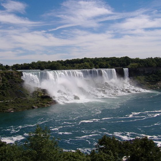 The American and Bridal Veil Falls on the US side of the border