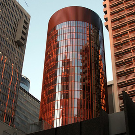 One of Atlanta's most iconic skyscrapers, the Peachtree Plaza hotel, is a few blocks north of the city's "underground" district.