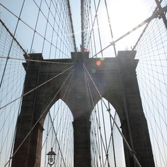 The Brtooklyn Bridge connects Brooklyn and Manhattan.