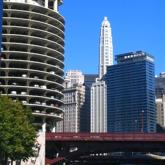 Family friendly hotels can be found in Chicago from the lakeshore to the city.