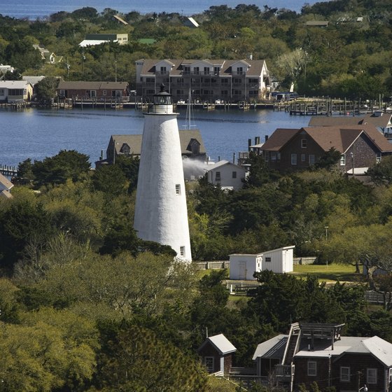 Ocracoke Island belongs to the great belt of barrier islands known as the Outer Banks.