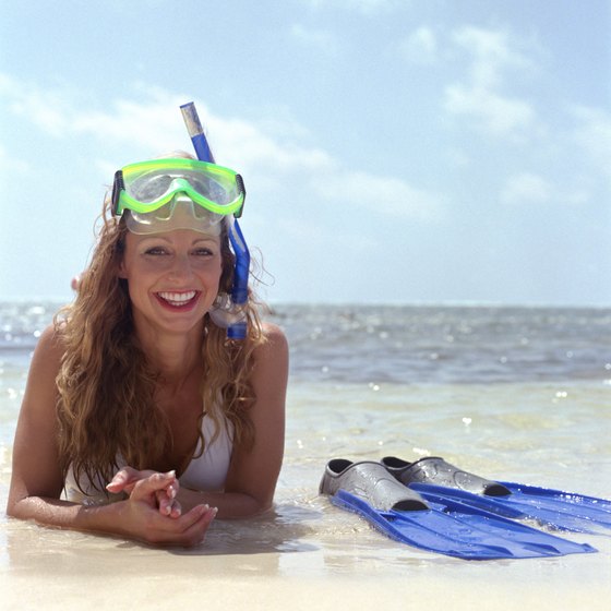 Mild average water temperatures allow for comfortable snorkeling conditions in Alabama.