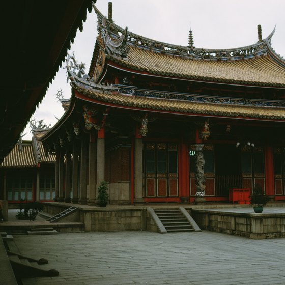 Taiwan is home to more than 5,000 temples.