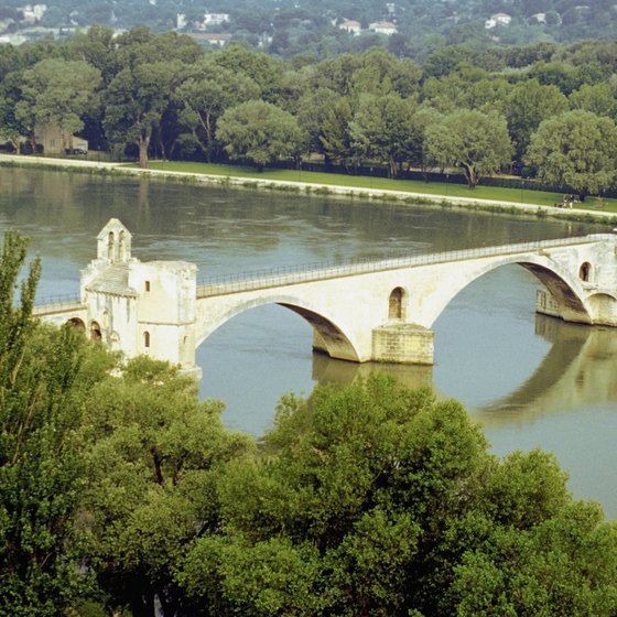 Ruins of the Avignon Bridge.