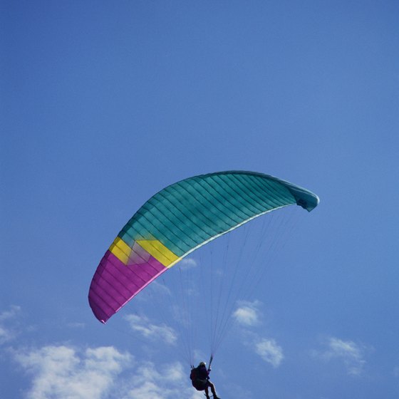 Paragliding requires special training, which schools in Pune, India offer.